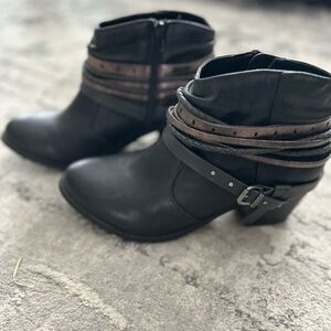 Women's Black and Brown Ankle Boots never worn